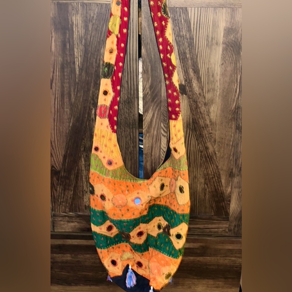 Vintage Bohemian multi colored hobo bag embroidered with tassels zip closure - Picture 2 of 5